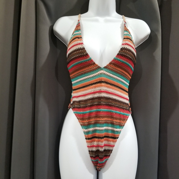 NWT Beautiful Variegated Color One Piece Swimsuit - Picture 7 of 8
